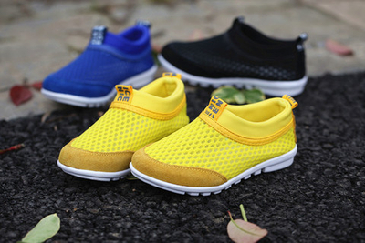 Кроссовки детские однотонные из сетчатой ткани