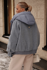 Пуховик средней длины из шерсти с капюшоном