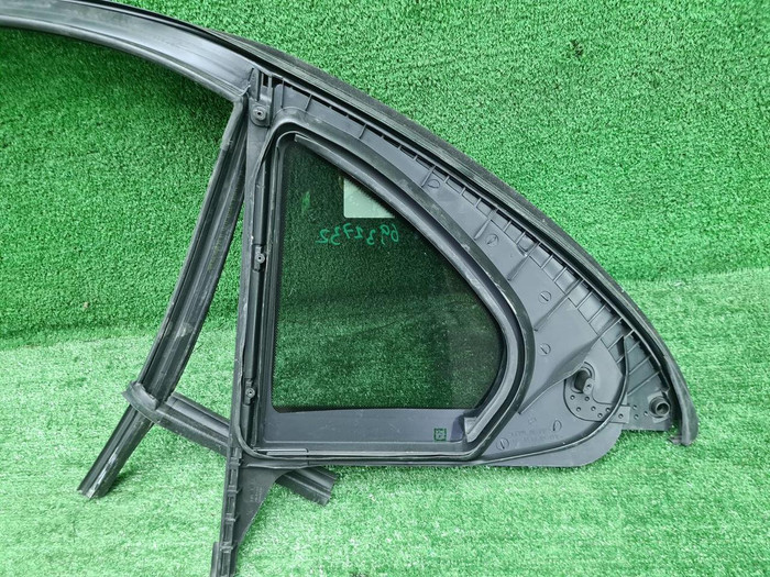 Форточка двери задняя правая Mercedes S W223 20-нв