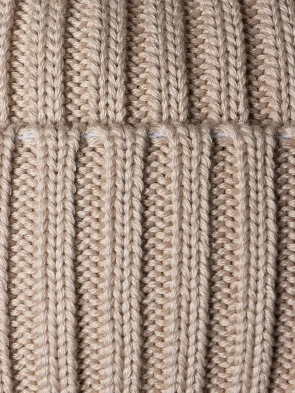 Шапка вязаная с ушками женская на осень