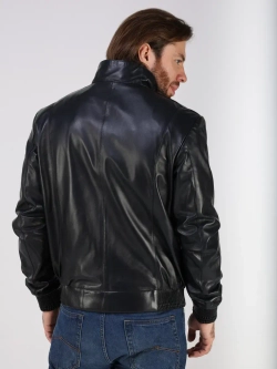 Кожаная куртка демисезонная на резинке