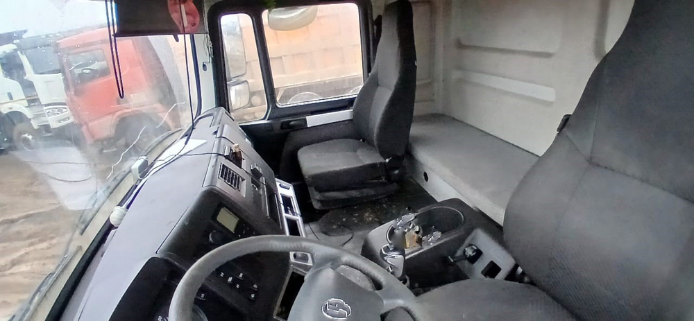Shacman (Shaanxi) SX* 8x4 Автобетоносмеситель SX5318GJBDT326 (Дизельный, 11,6 л, 369 л.с., МТ)