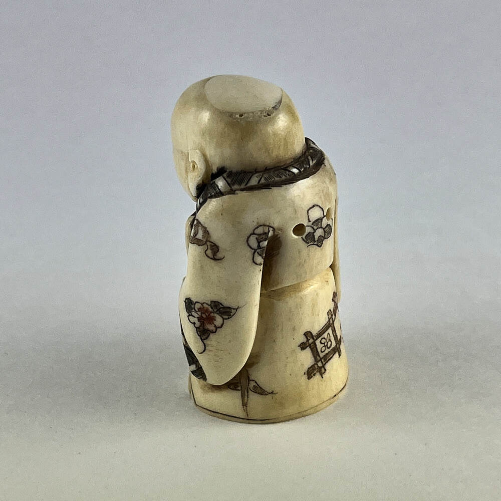 Статуэтка нэцкэ Мальчик Карако с священных карпом