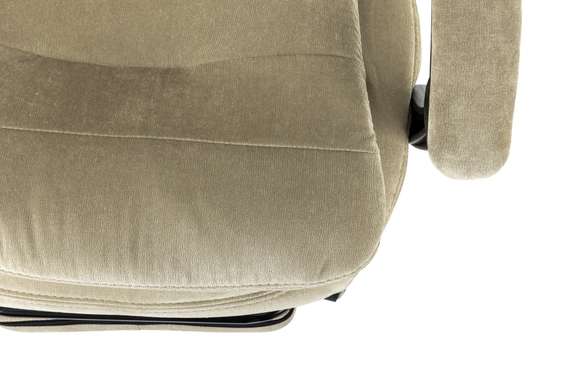 Кресло руководителя Бюрократ T-9950MSG-F Fabric песочный Light-21 крестов. пластик подст.для ног