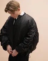 Бомбер-шарпей черный