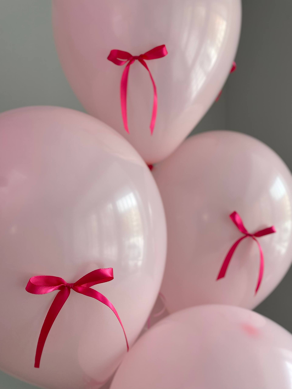 Воздушные гелиевые шарики для девушки бантики №4807