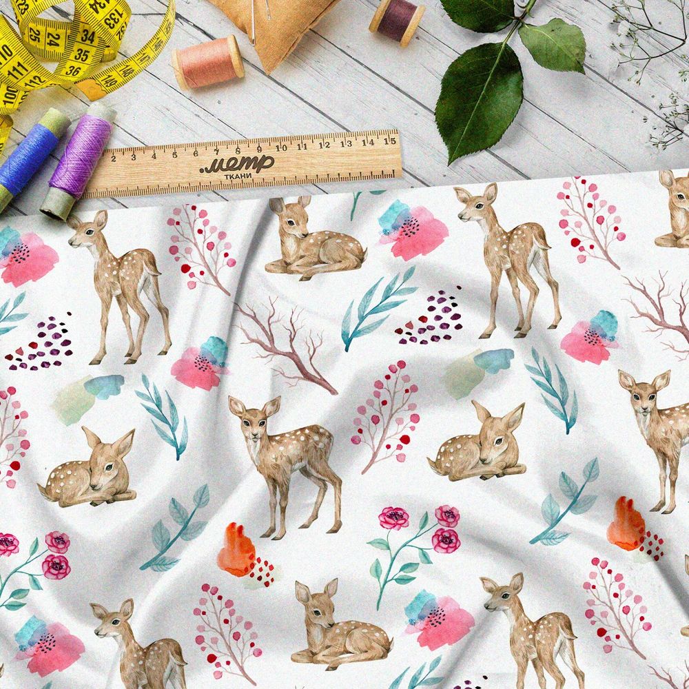 Ткань атлас оленята и веточки брусники на белом фоне