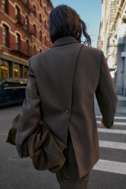 ZARA БЛЕЙЗЕР С РАЗРЕЗОМ СЗАДИ, КОРИЧНЕВЫЙ