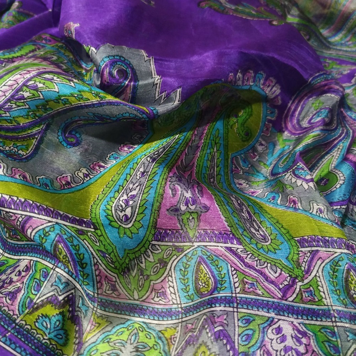 Платок материал Шелк 100% цвет розовый голубой зеленый белый на сером фоне с фиолетовой каймой 100x100см.