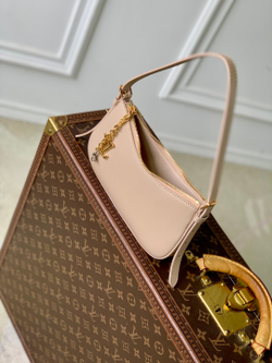 Louis Vuitton Pochette LV Bloom