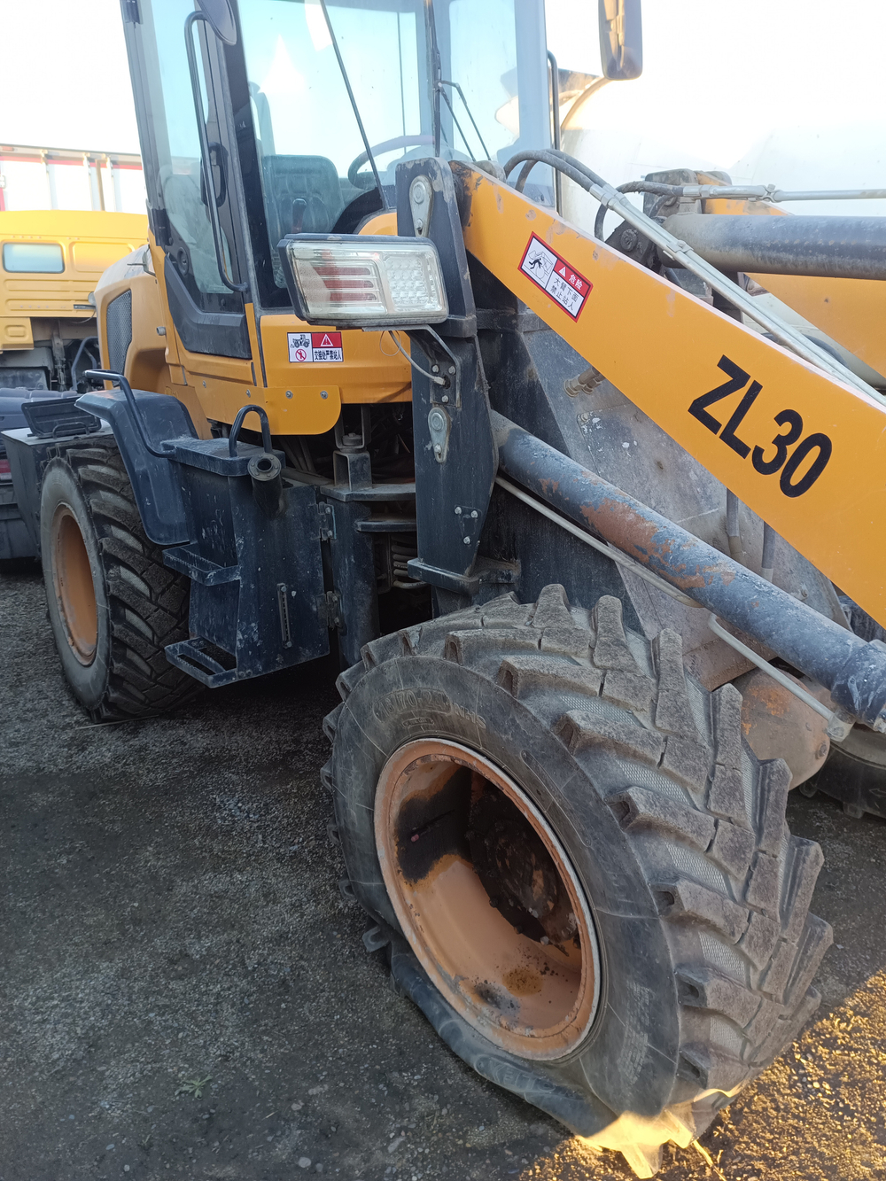 YIGONG ZL* Фронтальный погрузчик ZL30 (Дизельный, 1,9 л, 49 л.с., АТ)