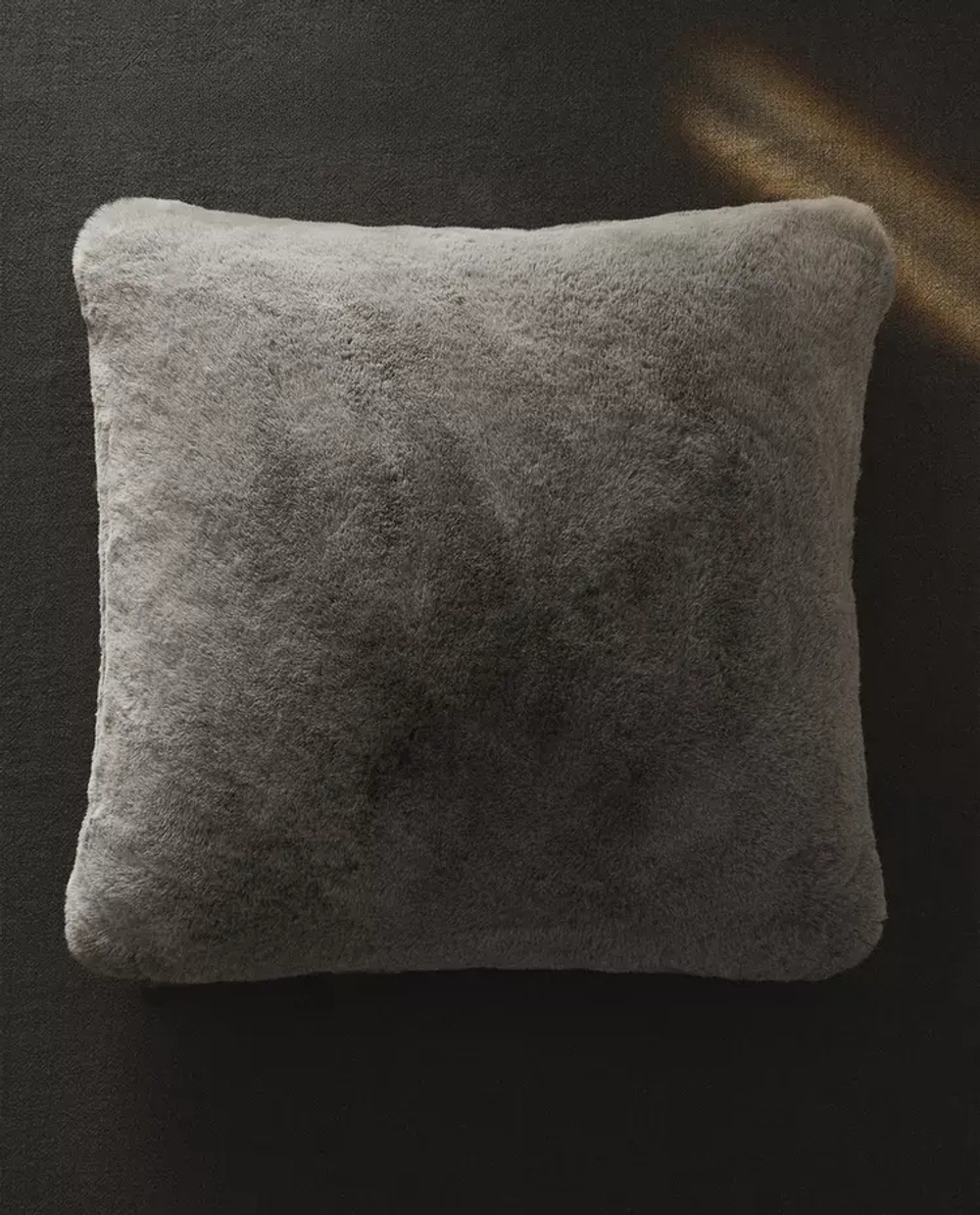 ZARA HOME НАВОЛОЧКА ДЛЯ ДЕКОРАТИВНОЙ ПОДУШКИ ИЗ ИСКУССТВЕННОГО МЕХА, СЕРЫЙ