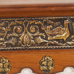 Настенная вешалка в Неоренессансном стиле