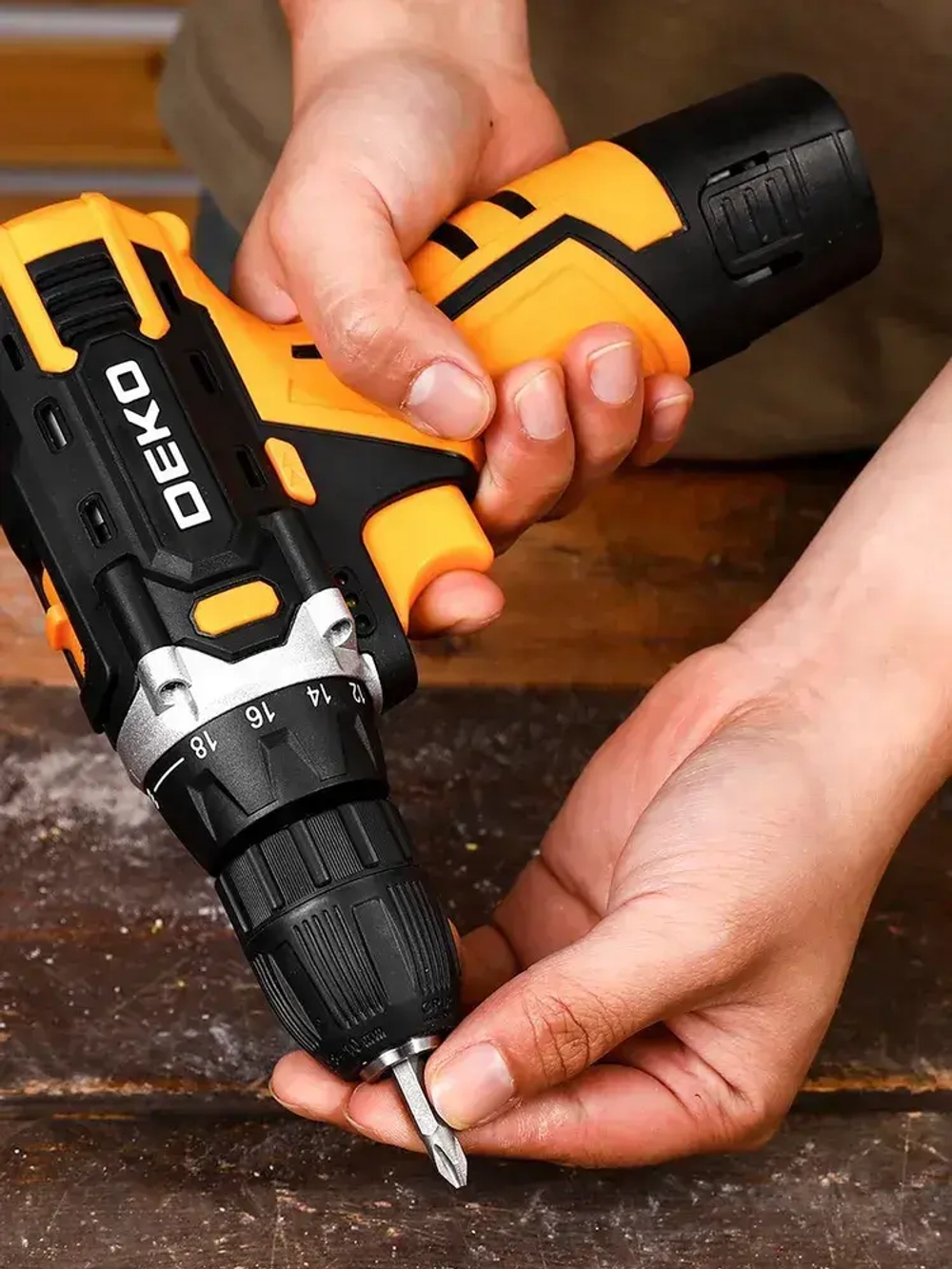 Шуруповерт дрель аккумуляторный DEKO ZKCDFU-Li в кейсе, 12В, 2х1.5Ач