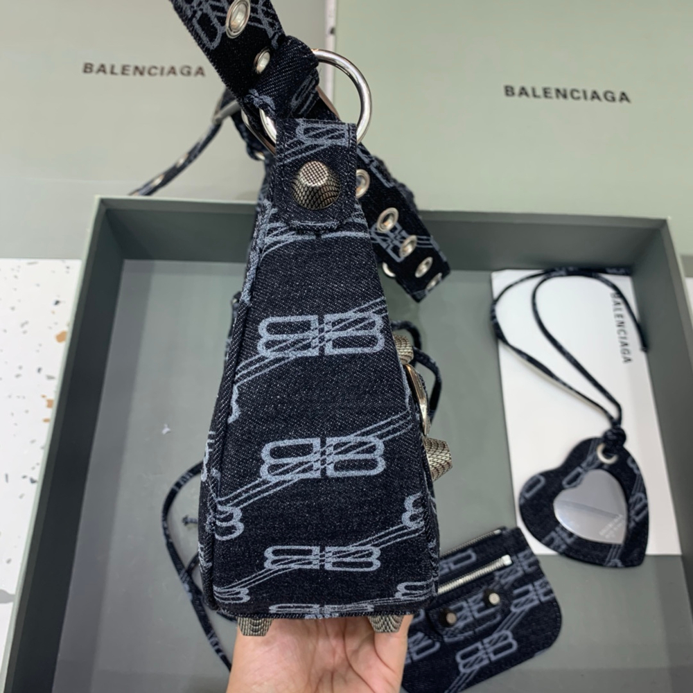 Balenciaga Le Cagole 33 cm