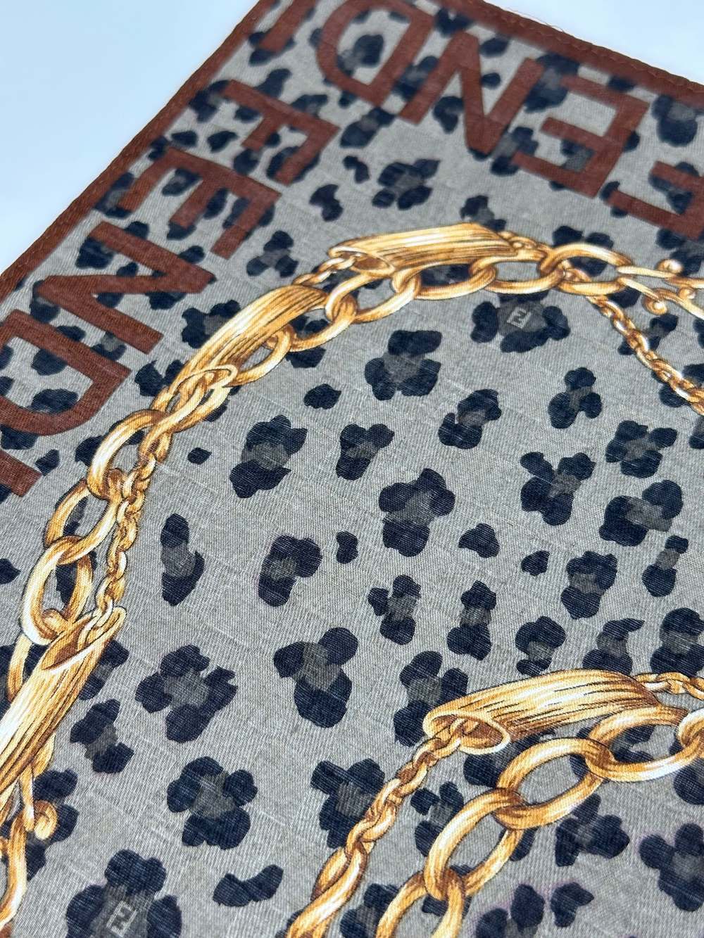 Платок коричневый с леопардовым узором Fendi