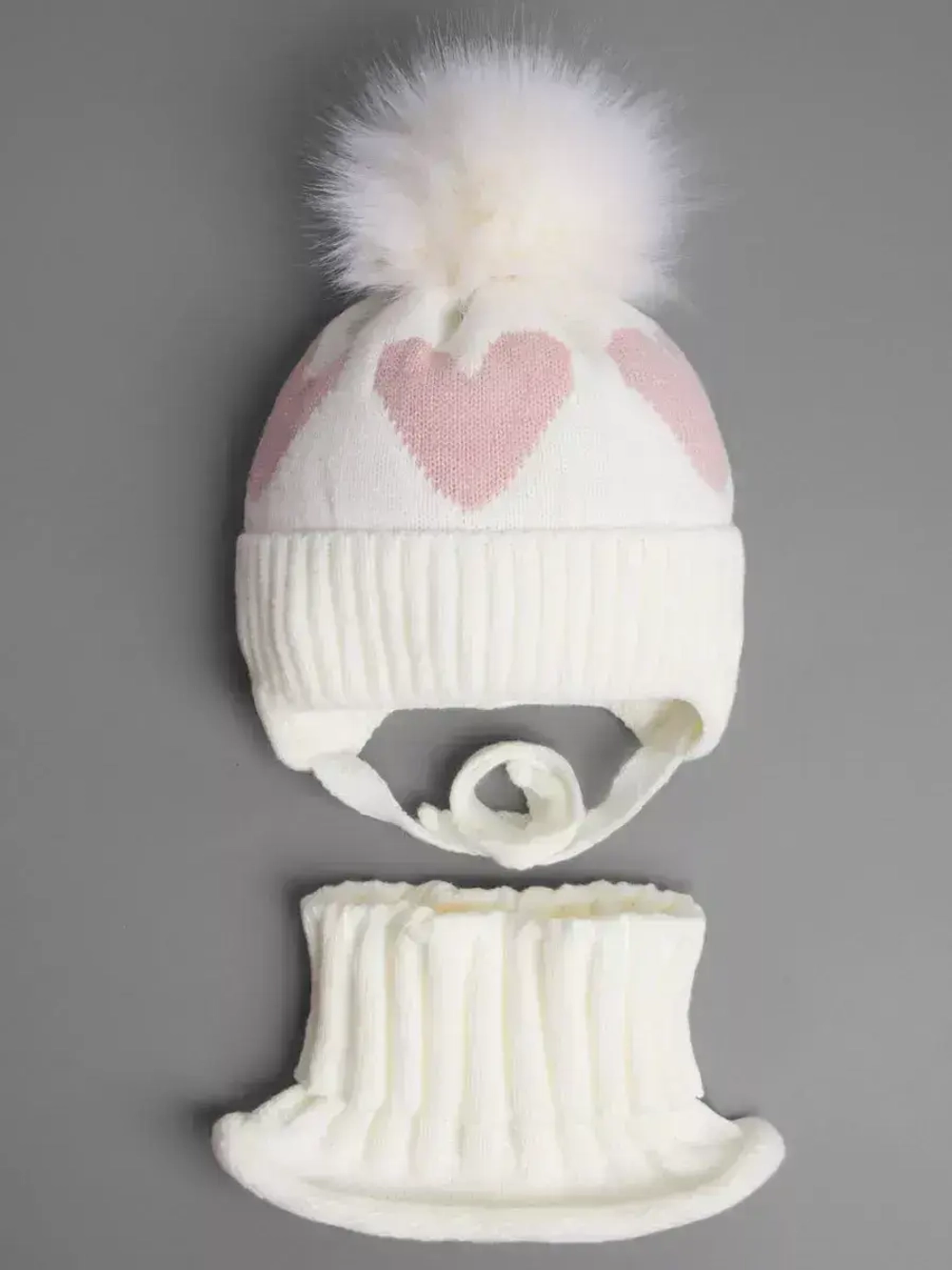 Шапка детская зимняя и манишка