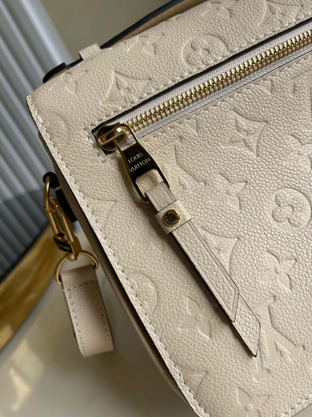 Louis Vuitton Metis