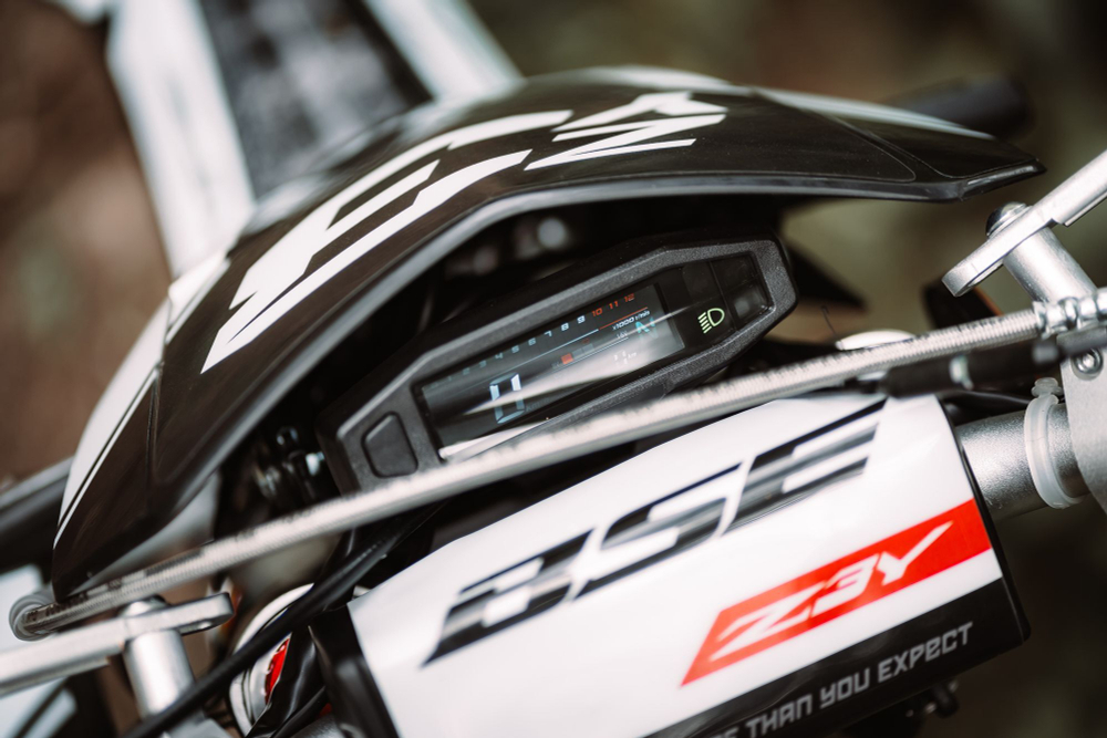 Z3Y Black/White Stinger