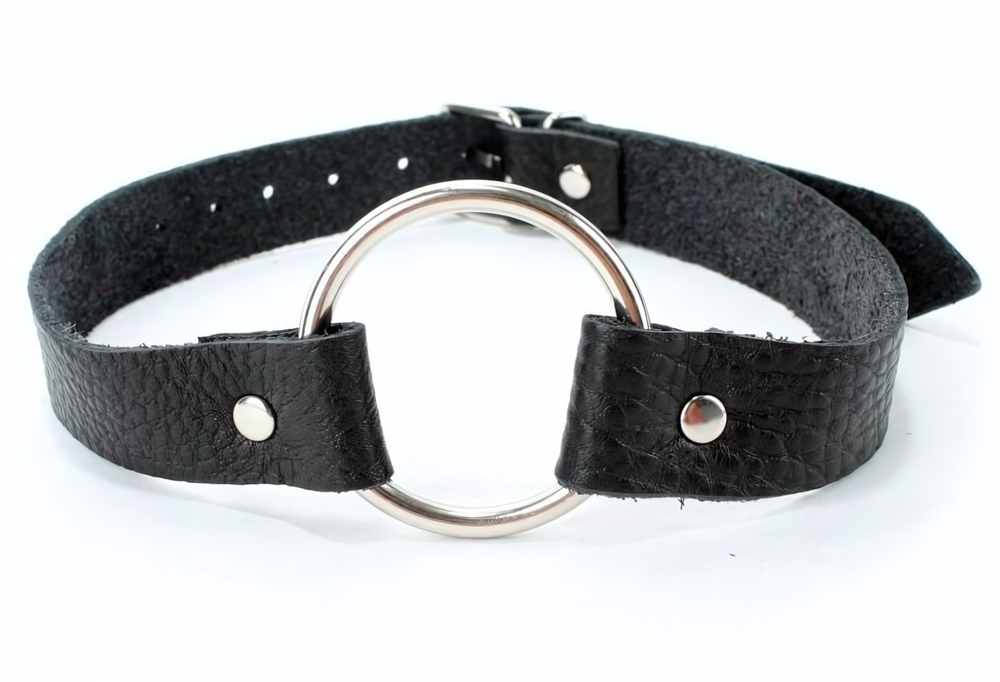 Черный кожаный кляп с кольцом (Цвет: черный)