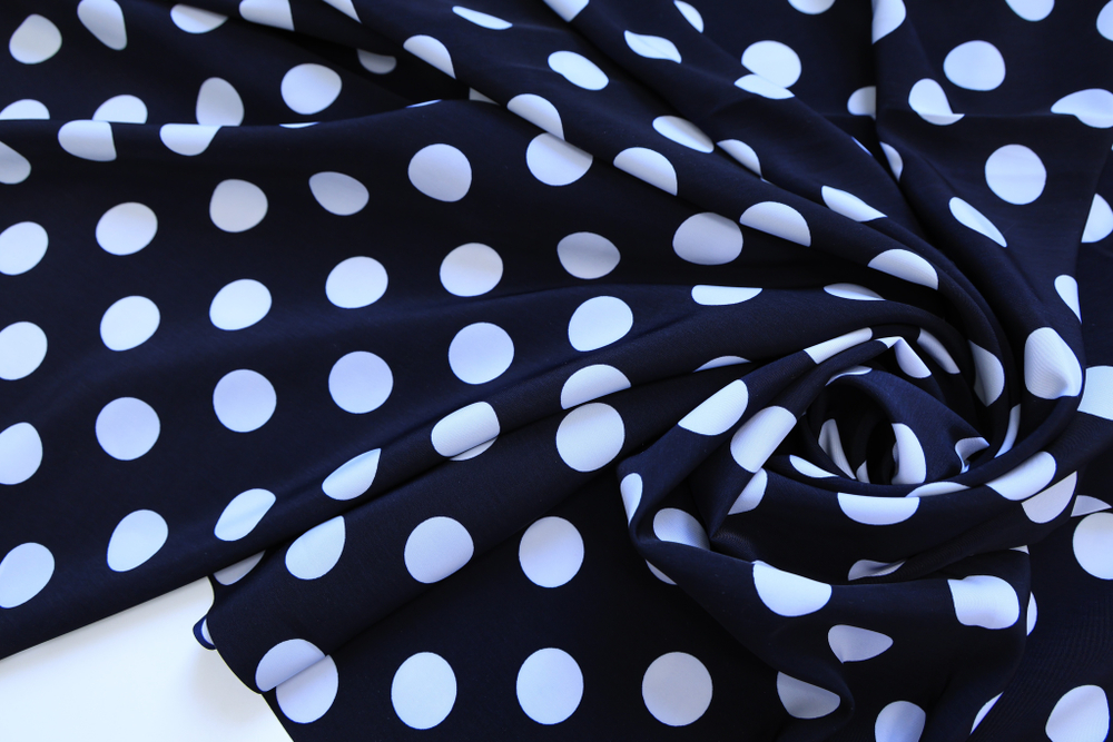 Вискоза темно-синяя в белый средний горох