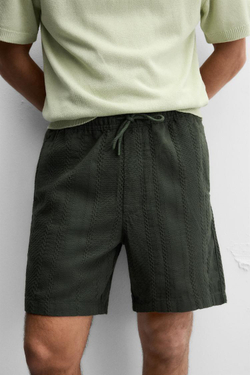 ZARA ШОРТЫ REGULAR FIT ИЗ РЕЛЬЕФНОЙ ТКАНИ, ЗЕЛЕНЫЙ