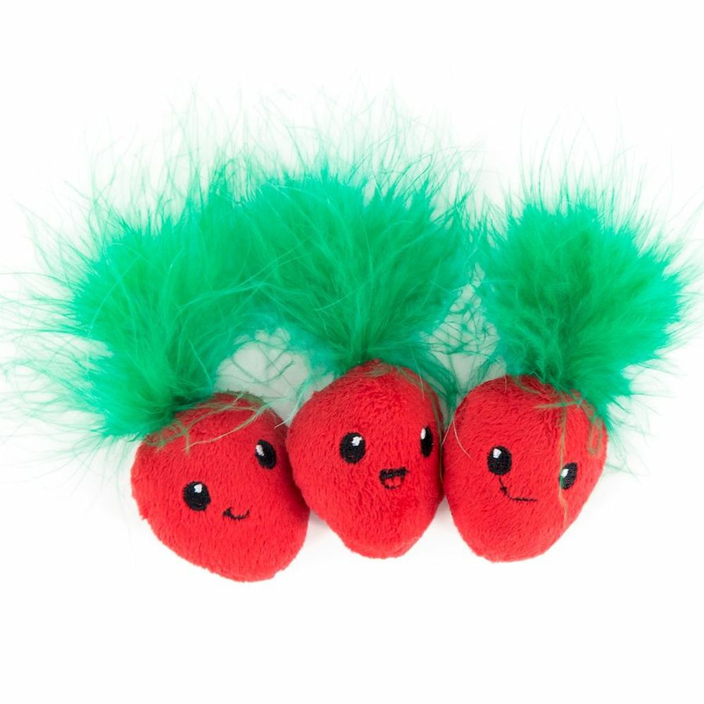 Игрушка Petstages для кошек "Клубнички", 3 шт в комплекте Игрушка Petstages для кошек "Клубнички", 3 шт в комплекте