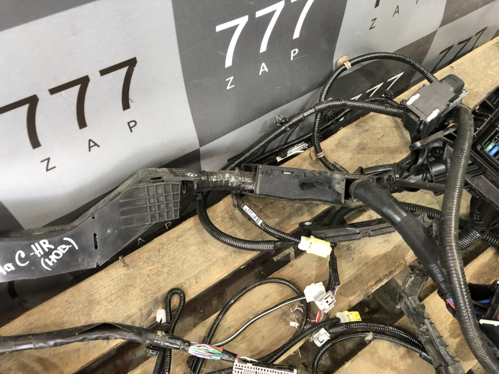 Проводка Жгут Коса моторного отсека Toyota Новая 8264147050