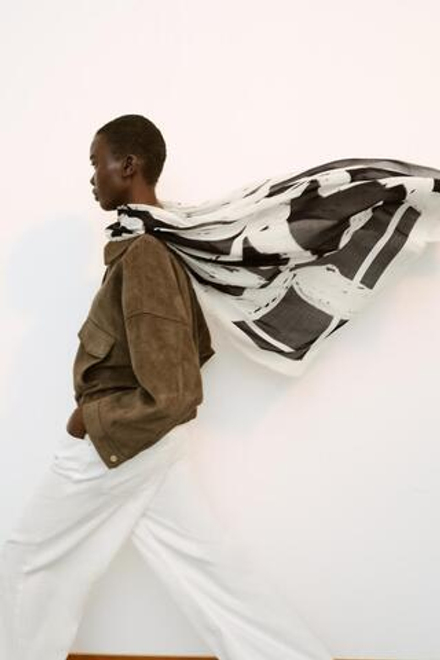 ZARA ШАРФ ИЗ МОДАЛА С ЦВЕТОЧНЫМ ПРИНТОМ, ЧЕРНЫЙ