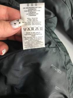 Куртка Adidas практичная, маркировка 36, визуально на 44 размер