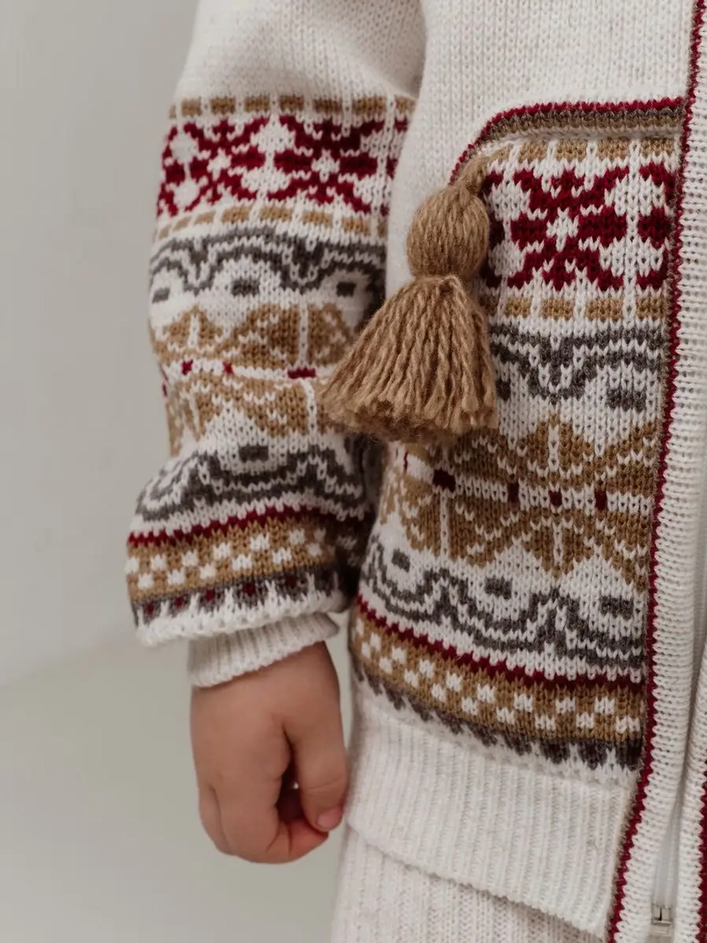 Кофта вязаная на молнии с капюшоном и карманом