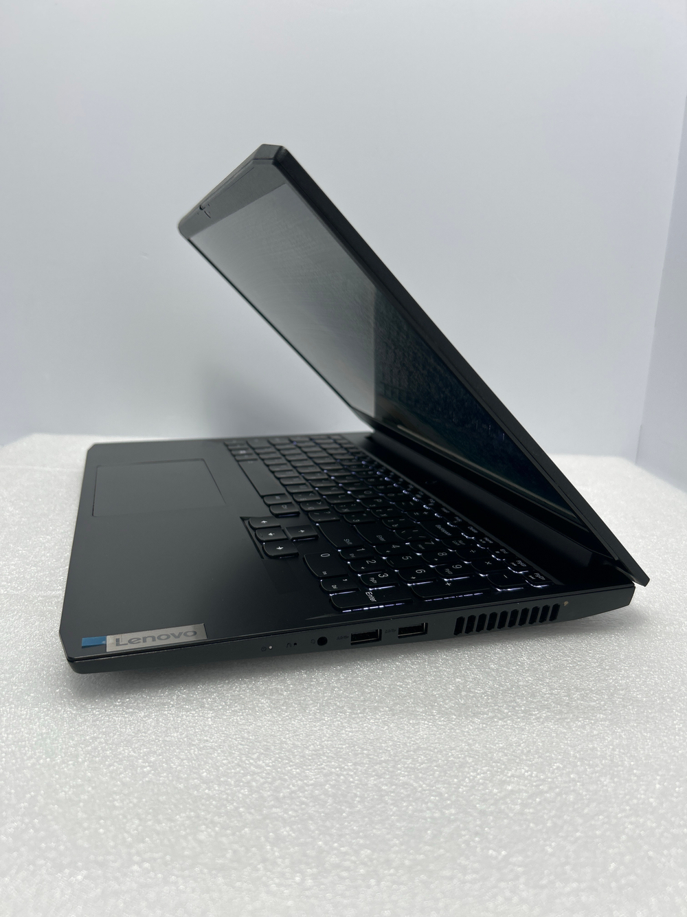 Ноутбук Lenovo IdeaPad Gaming 3 Gen 6 (82K10011RK) 15.6"/Intel Core i5 11300H/RAM 8 GB/SSD 512 GB/nVidia GeForce RTX 3050/1920x1080/IPS 120Hz/DOS/Подсветка кл-ры: LED/Черный. Состояние: Уценка/большой след. на матрице от клавиатуры