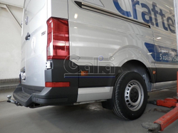 Фаркоп оцинкованный Galia V085C для Volkswagen Crafter фургон со ступенькой, одинарные колеса сзади 2017-(паспорт и сертификат в комплекте)(без электрики)