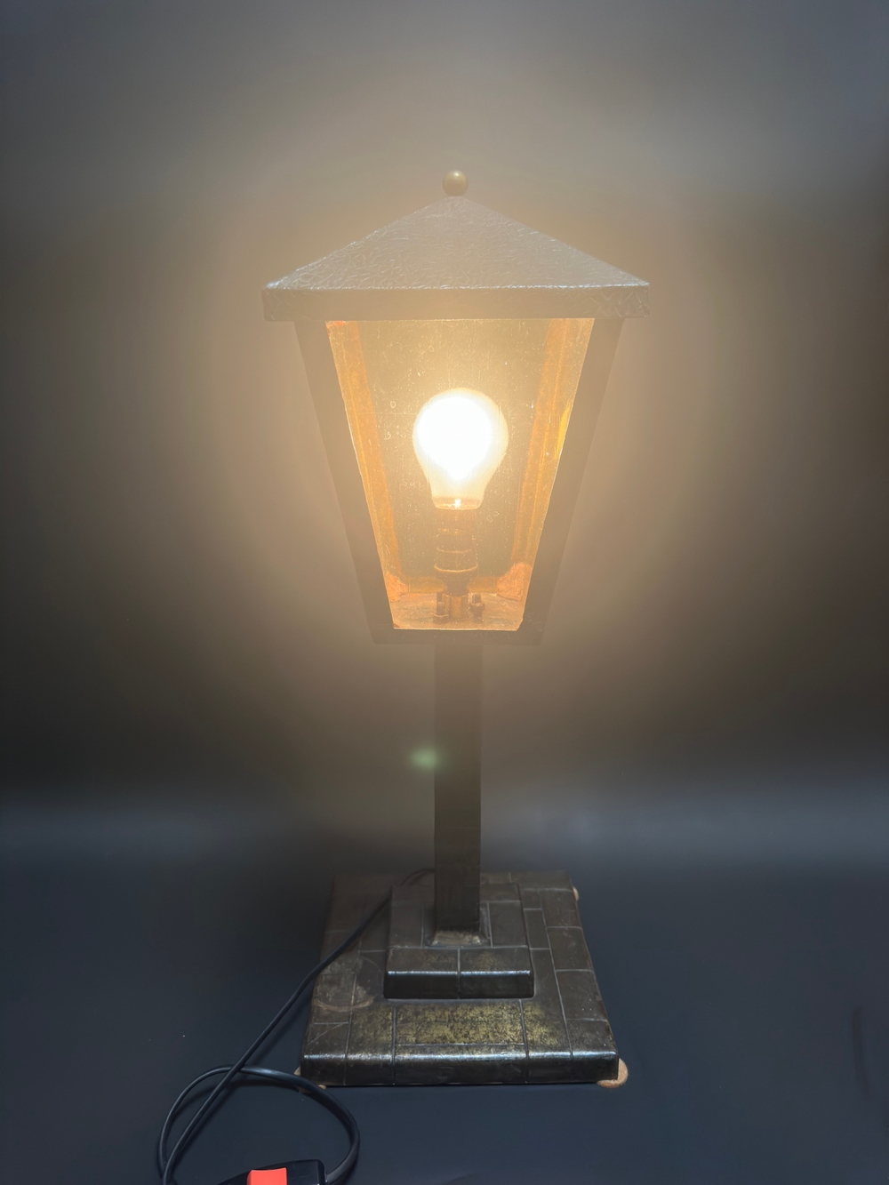 Настольная лампа — «Уличный фонарь»