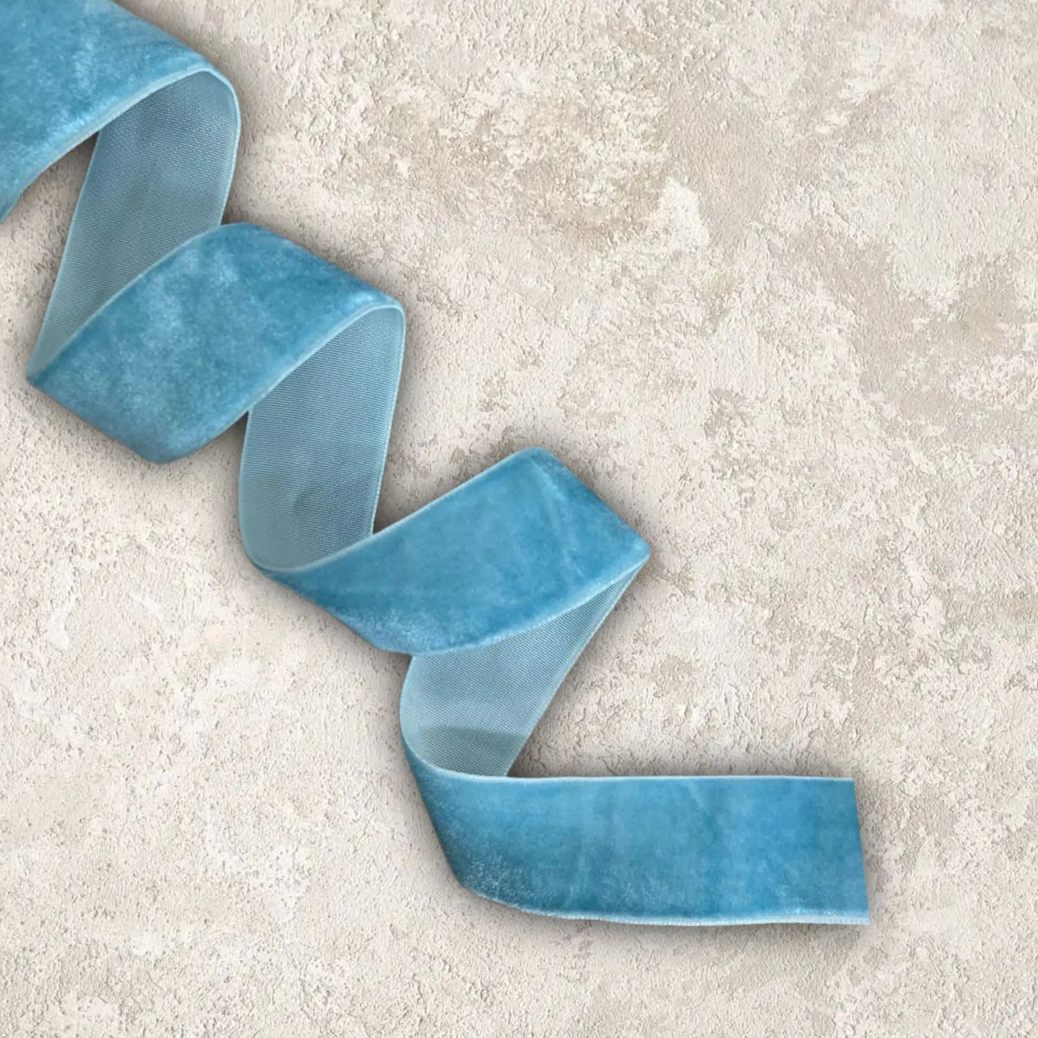 Лента бархатная 2,5 см голубой №171 (1метр)