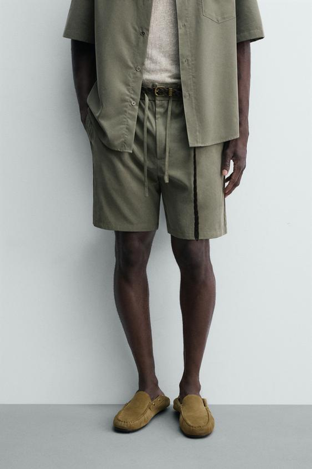 ZARA СТРУЯЩИЕСЯ ШОРТЫ RELAXED FIT, ТЕМНО-ЗЕЛЕНЫЙ