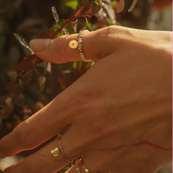 кольцо с жемчугом и луной