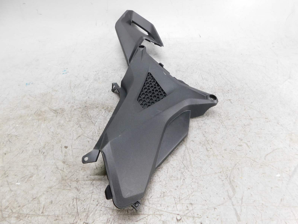 Пластик боковой правый Honda NC750X RH09 83511-MKW-D00