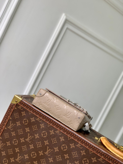 Louis Vuitton Steamer Wearable Wallet