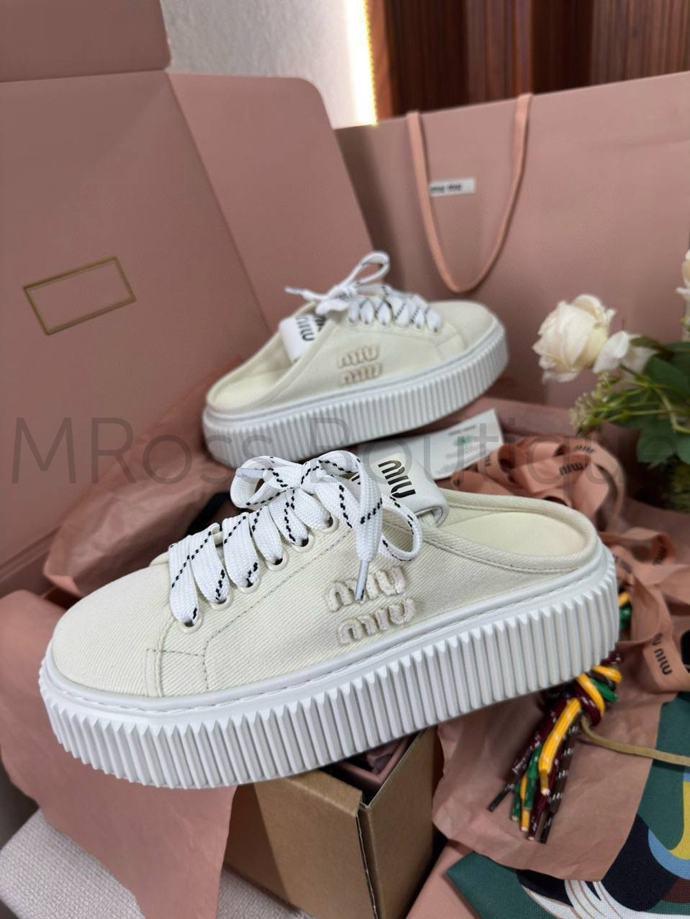 Женские мюли Miu Miu замшевые в бежевом цвете