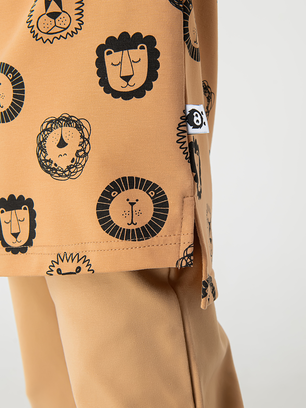 Костюм из трикотажа "Львы" светло-коричневый