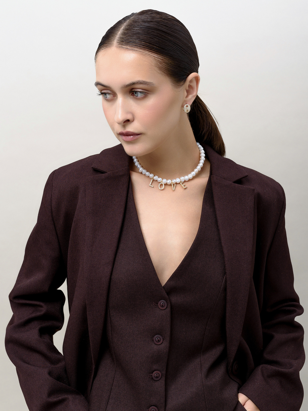 Колье с буквами "Love" из жемчуга Gold