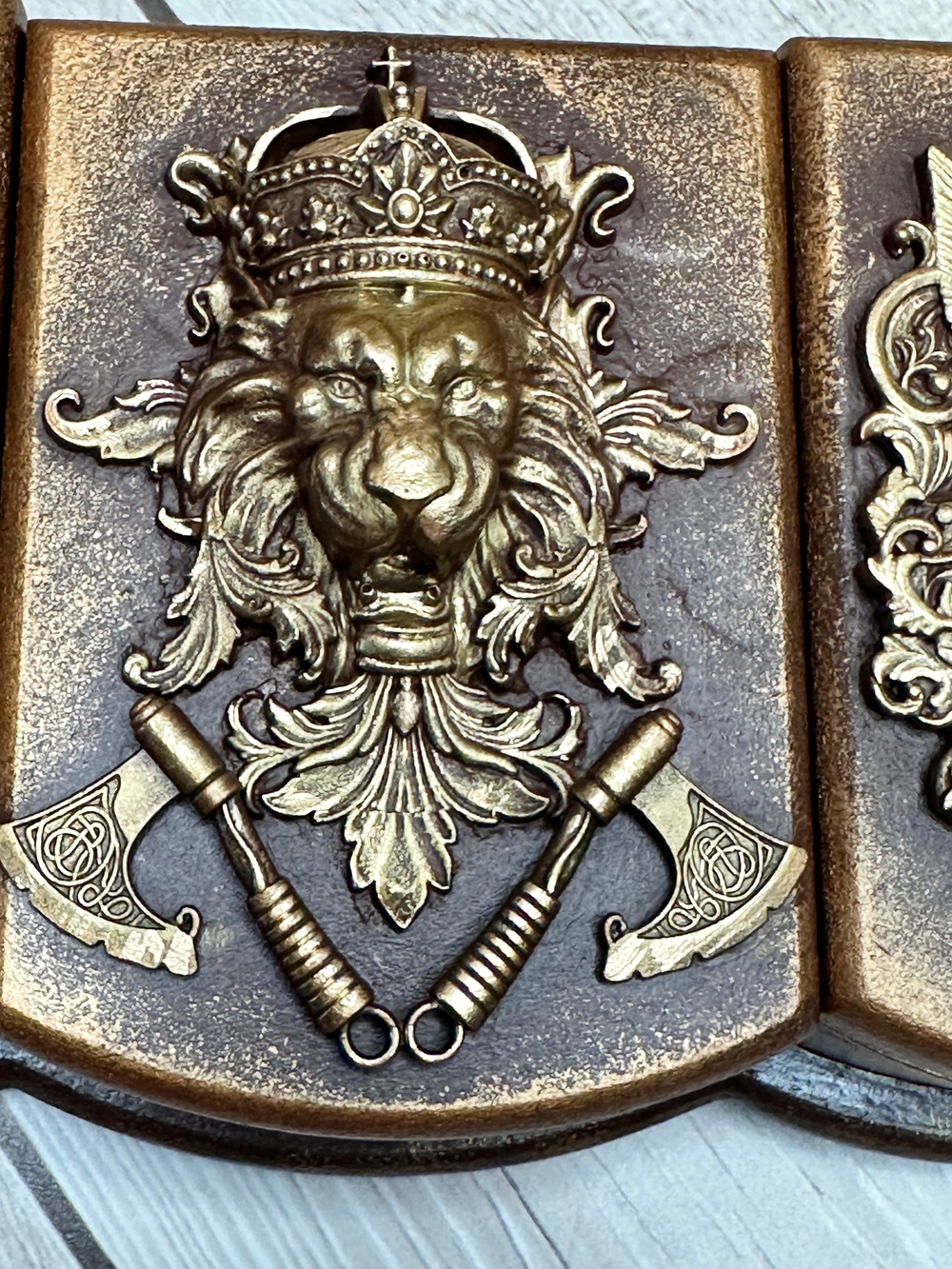 Шкатулка 3-х секционная "Лев"