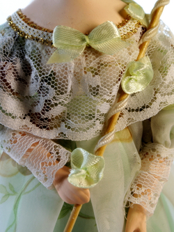 Кукла коллекционная Барышня в летнем платье с зонтиком 19 века