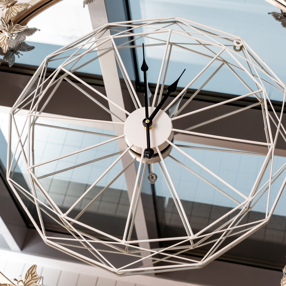 Часы Барфилд Объект мечты