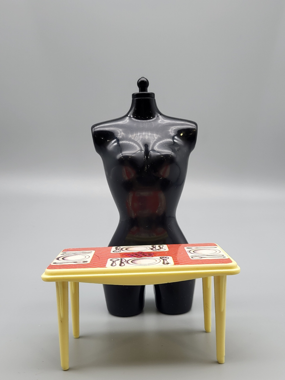 Мебель для кукол Барби - Келли стол 0653