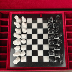 Подарочные шахматы из мрамора и оникса в футляре