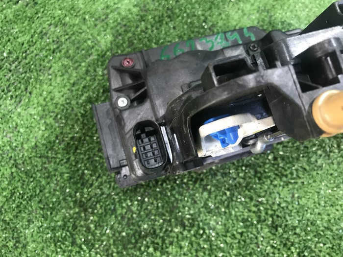 Замок двери передний левый Mercedes S W222 (13-20)