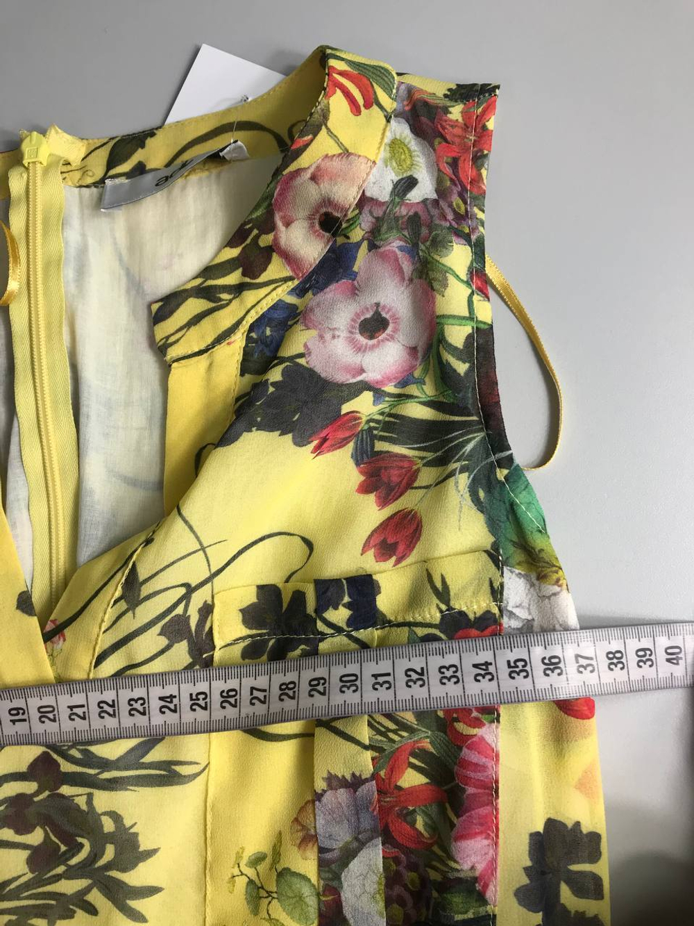 Платье Adl стильное и практичное, маркировка XS, визуально на 42 размер