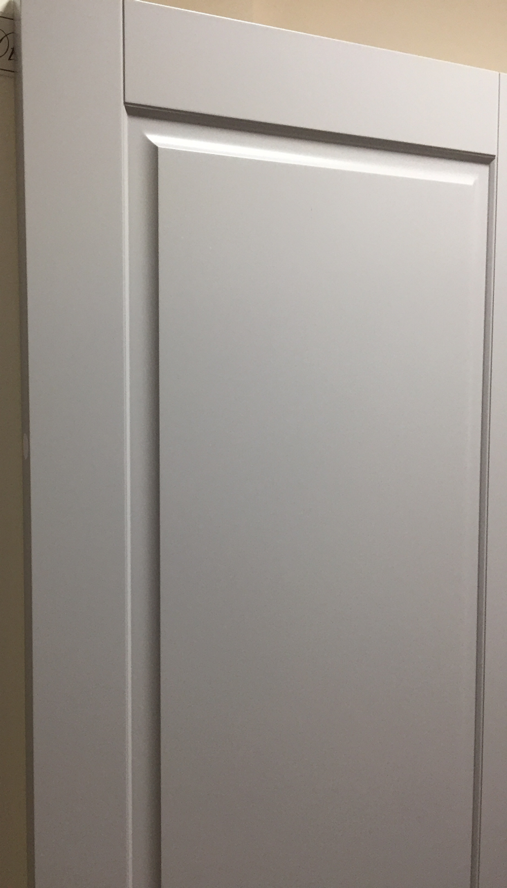 Входная дверь белая Сенатор Дэко белый снег 3К Стокгольм софт светло-серый, без текстуры